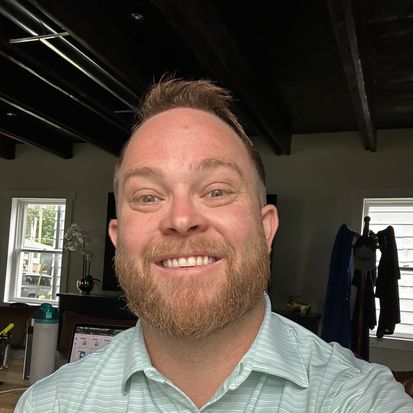 Travis Webb, Agent